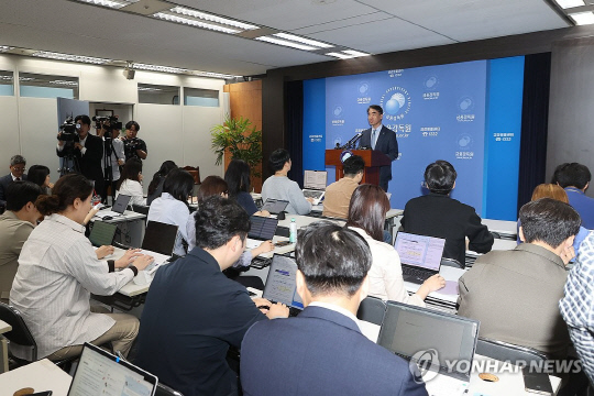 함용일 금융감독원 자본시장회계담당 부원장이 서울 여의도 금융감독원에서 글로벌 투자은행(IB)의 불법 공매도 전수조사 중간 결과를 발표하고 있다. 연합뉴스